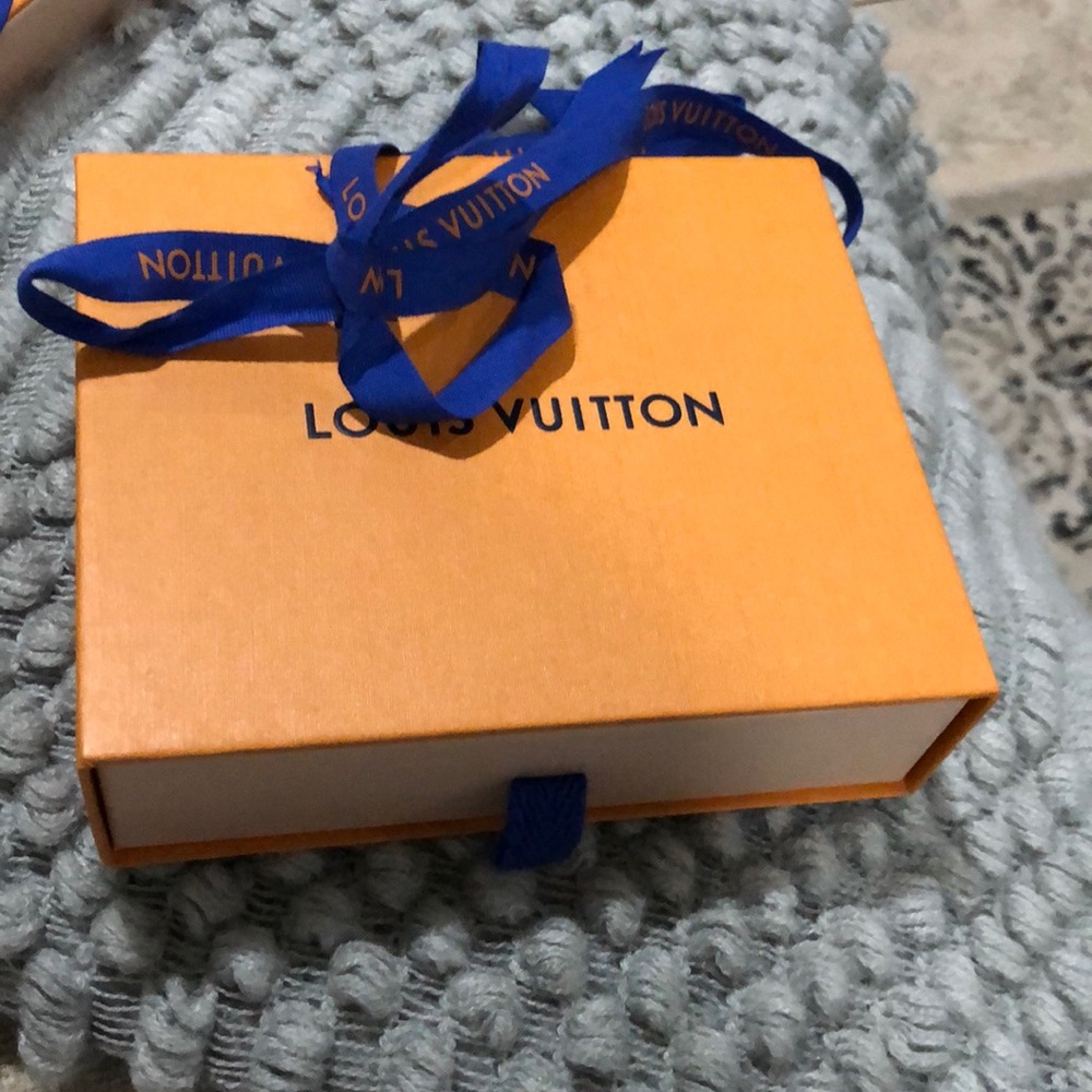 Small Box - Picture 2 of 2